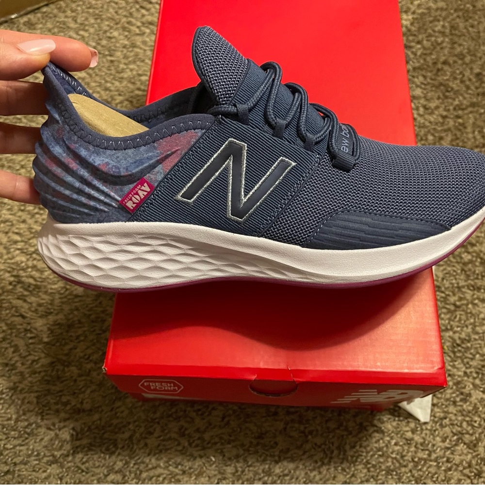 New Balance Fresh Foam Roav size 8.5 Women’s blue/blue